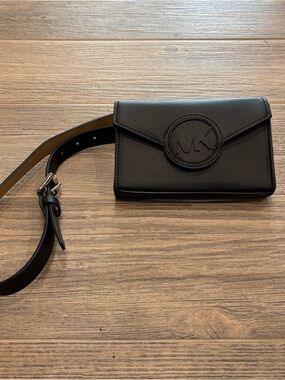 Michael Kors Leather Logo Fanny Pack Belt Bag Black Size L/XL New without Tags